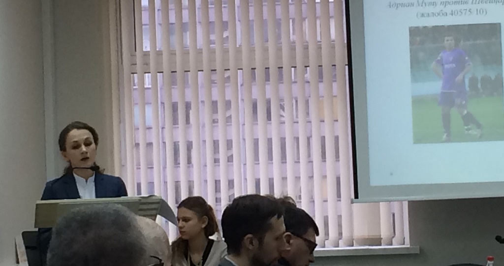 Лариса Захарова выступает с докладом